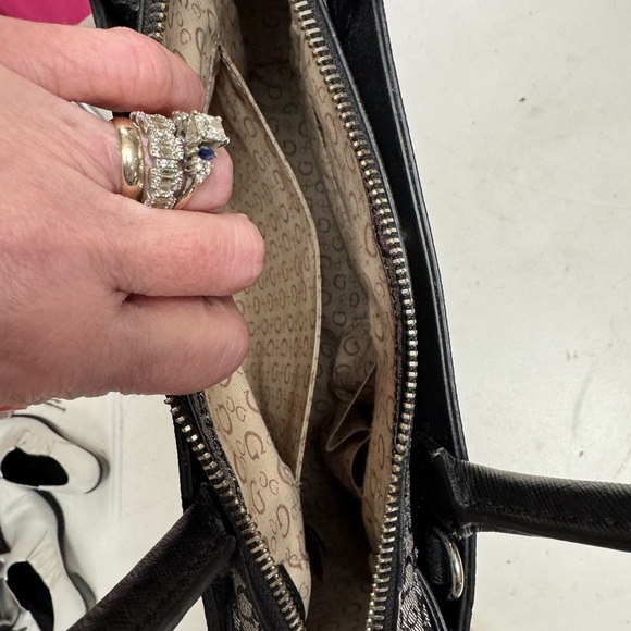 GUESS faux leather double strap  top zip handbag purse 10x12x3 6in drop - Picture 4 of 8